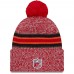 Шапка с помпоном Tampa Bay Buccaneers New Era 2023 Sideline Cuffed Knit - Red