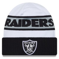 Las Vegas Raiders New Era White/Black 2023 Sideline Tech Cuffed Knit Hat