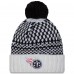 Женская Tennessee Titans New Era Black/White 2023 NFL Crucial Catch Cuffed Pom Knit Hat Женская Tennessee Titans New Era Black/White 2023 NFL Crucial Catch Cuffed Pom Knit Hat