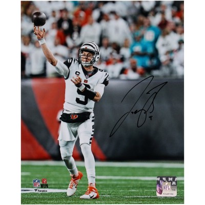 Joe Burrow Cincinnati Bengals Fanatics Authentic Autographed 8 x 10 White Jersey Throwing Vertical Photograph