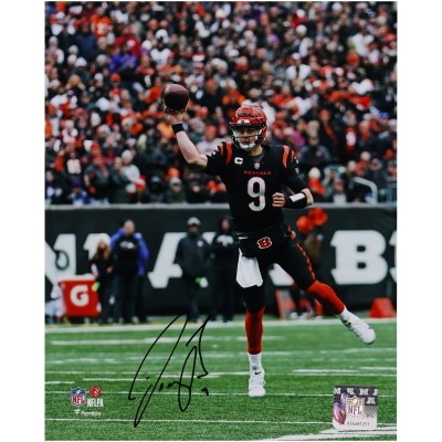 Joe Burrow Cincinnati Bengals Fanatics Authentic Autographed 8 x 10 Black Jersey Vertical Photograph