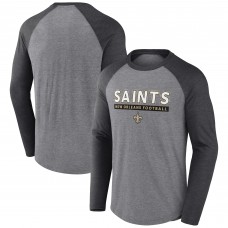 Футболка с длинным рукавом New Orleans Saints Fanatics Heather Gray/Charcoal Tri-Blend Raglan