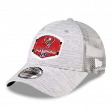 Бейсболка Tampa Bay Buccaneers New Era 2023 NFC South Division Champions Locker Room Trophy Collection 9FORTY Trucker - Heather Gray