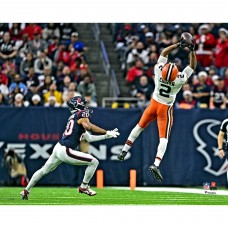 Amari Cooper Cleveland Browns Unsigned Making a Catch in 265 Yard Record Setting Game Photograph