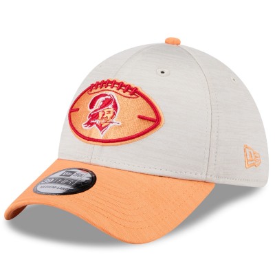 Бейсболка Tampa Bay Buccaneers New Era 2024 Sideline Historic 39THIRTY - Stone/Orange
