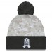 Шапка с помпоном Baltimore Ravens New Era White/Graphite 2024 Salute To Service Digital Camo
