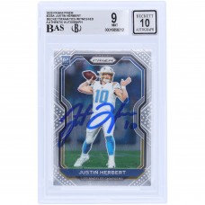 Justin Herbert Los Angeles Chargers Autographed 2020 Panini Prizm #325 Beckett Fanatics Witnessed Authenticated 9/10 Rookie Card