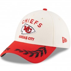 Бейсболка Kansas City Chiefs New Era Cream/Red 2025 NFL Draft 39THIRTY