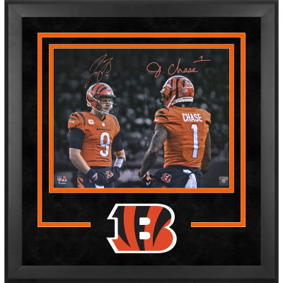 Фото с автографом Joe Burrow & Ja'Marr Chase Cincinnati Bengals Fanatics Authentic Deluxe Framed 16 x 20 Spotlight
