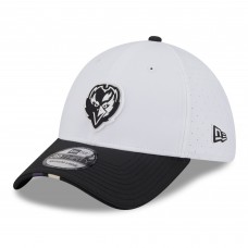 Бейсболка Baltimore Ravens New Era White/Black 2025 NFL Training Camp 39THIRTY