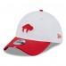 Бейсболка Buffalo Bills New Era White/Red 2025 NFL Training Camp Throwback Logo 39THIRTY Бейсболка Buffalo Bills New Era White/Red 2025 NFL Training Camp Throwback Logo 39THIRTY