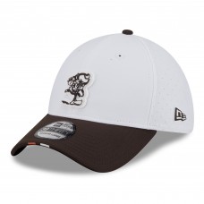 Бейсболка Cleveland Browns New Era White/Brown 2025 NFL Training Camp Throwback Logo 39THIRTY