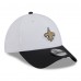 Бейсболка New Orleans Saints New Era White/Black 2025 NFL Training Camp 39THIRTY Flex