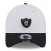 Бейсболка Las Vegas Raiders New Era White/Black 2025 NFL Training Camp 39THIRTY