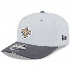 Бейсболка New Orleans Saints New Era Gray/Graphite 2025 NFL Training Camp 9SEVENTY Бейсболка New Orleans Saints New Era Gray/Graphite 2025 NFL Training Camp 9SEVENTY