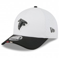 Бейсболка Atlanta Falcons New Era White/Black 2025 NFL Training Camp A-Frame 9FORTY