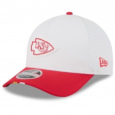 Бейсболка Kansas City Chiefs New Era White/Red 2025 NFL Training Camp A-Frame 9FORTY