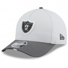 Бейсболка Las Vegas Raiders New Era Gray/Graphite 2025 NFL Training Camp A-Frame 9FORTY