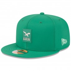 Бейсболка Philadelphia Eagles New Era Kelly Green 2025 Sideline Throwback 59FIFTY