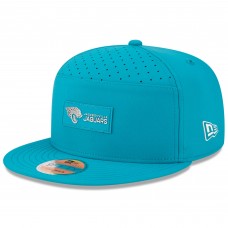 Бейсболка Jacksonville Jaguars New Era Teal 2025 Sideline Split Panel 9FIFTY Snapback