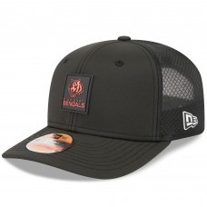 Бейсболка Cincinnati Bengals New Era Black 2025 Sideline 9SEVENTY Trucker