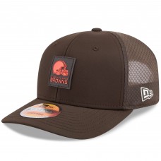 Бейсболка Cleveland Browns New Era Brown 2025 Sideline 9SEVENTY Trucker