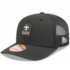 Бейсболка New Orleans Saints New Era Black 2025 Sideline 9SEVENTY Trucker Бейсболка New Orleans Saints New Era Black 2025 Sideline 9SEVENTY Trucker