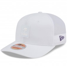 Бейсболка Minnesota Vikings New Era White 2025 Sideline 9SEVENTY Trucker