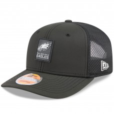 Бейсболка Philadelphia Eagles New Era Black 2025 Sideline 9SEVENTY Trucker