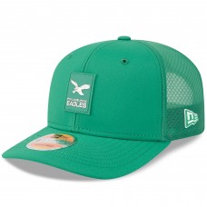Бейсболка Philadelphia Eagles New Era Kelly Green 2025 Sideline Throwback 9SEVENTY Trucker