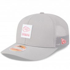 Бейсболка Kansas City Chiefs New Era Gray 2025 Sideline 9SEVENTY