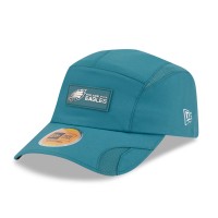 Бейсболка Philadelphia Eagles New Era Midnight Green 2025 Sideline Runner