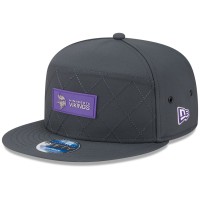 Бейсболка Minnesota Vikings New Era Charcoal 2025 Sideline Cold Weather Split Panel 9FIFTY Snapback
