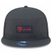 Бейсболка Chicago Bears New Era Charcoal 2025 Sideline Cold Weather Split Panel 9FIFTY Snapback