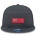 Бейсболка Tampa Bay Buccaneers New Era Charcoal 2025 Sideline Cold Weather Split Panel 9FIFTY Snapback