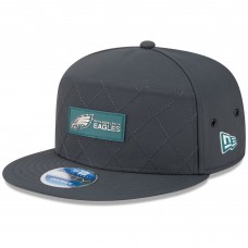Бейсболка Philadelphia Eagles New Era Charcoal 2025 Sideline Cold Weather Split Panel 9FIFTY Snapback