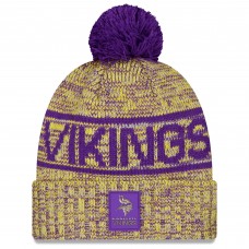 Шапка с помпоном Minnesota Vikings New Era Gold 2025 Sideline Cold Weather