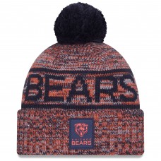 Шапка с помпоном Chicago Bears New Era Orange 2025 Sideline Cold Weather