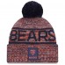 Шапка с помпоном Chicago Bears New Era Orange 2025 Sideline Cold Weather Шапка с помпоном Chicago Bears New Era Orange 2025 Sideline Cold Weather