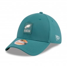 Бейсболка Philadelphia Eagles New Era Midnight Green 2025 Sideline 39THIRTY