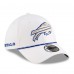 Бейсболка Buffalo Bills New Era White 2025 Rivalries Collection Sideline 39THIRTY