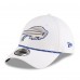 Бейсболка Buffalo Bills New Era White 2025 Rivalries Collection Sideline 39THIRTY