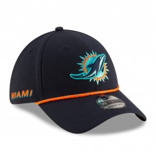 Бейсболка Miami Dolphins New Era Pitch Blue 2025 Rivalries Collection Sideline 39THIRTY