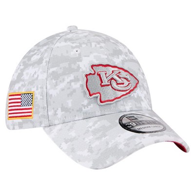 Бейсболка Kansas City Chiefs New Era White 2025 Salute to Service Digital Camo Fan Pack 39THIRTY