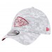 Бейсболка Kansas City Chiefs New Era White 2025 Salute to Service Digital Camo Fan Pack 39THIRTY