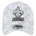 Бейсболка New Orleans Saints New Era White 2025 Salute to Service Digital Camo Fan Pack 39THIRTY