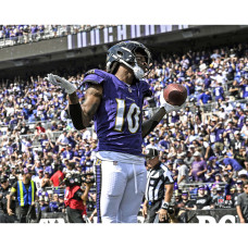 Фото DeAndre Hopkins Baltimore Ravens Unsigned Fanatics Authentic 2025 Week 2 Touchdown Shrug Фото DeAndre Hopkins Baltimore Ravens Unsigned Fanatics Authentic 2025 Week 2 Touchdown Shrug