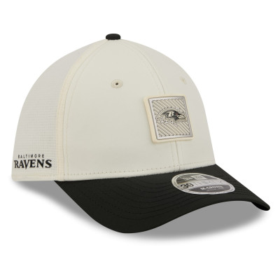 Бейсболка Baltimore Ravens New Era Cream/Black 2026 NFL Training Camp 39THIRTY