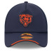 Бейсболка Chicago Bears New Era Navy 2026 Sideline Apex 9FORTY Adjustable