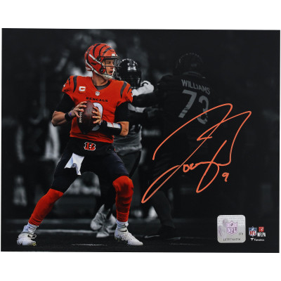 Фото с автографом Joe Burrow Cincinnati Bengals Fanatics Authentic 8 x 10 Orange Jersey Standing In The Pocket Spotlight